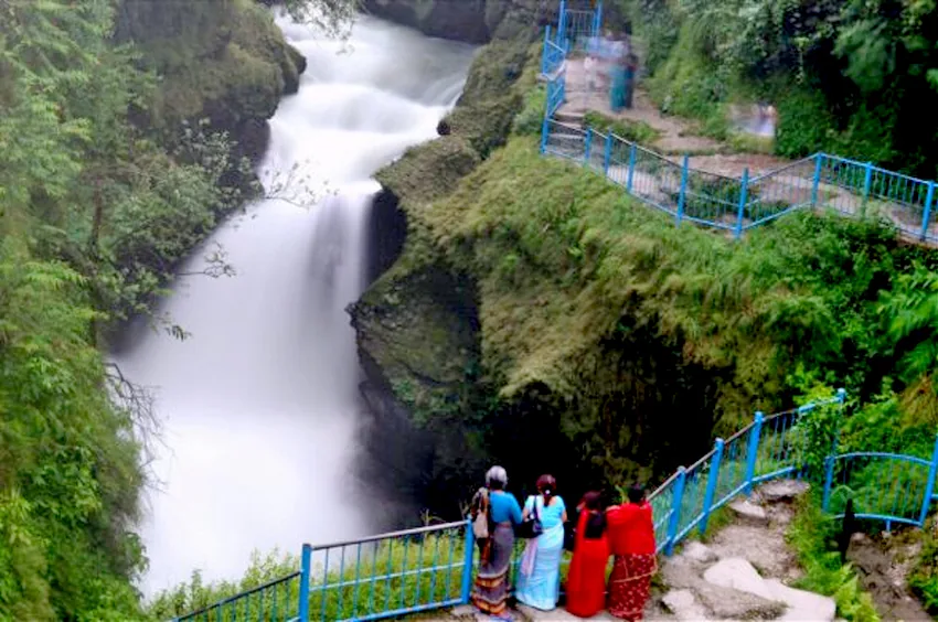 Davis Falls (Patale Chhango)